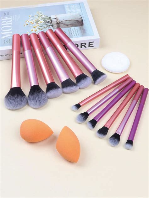 Powder Luxury Makeup Brushes & Sponges .